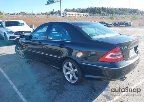 2007 Mercedes-Benz C 230 Sport z USA, uszkodzony, nr VIN WDBRF52H17A946424